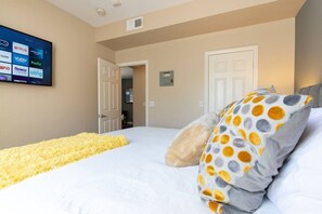 Desk, iron/ironing board, travel cot, free WiFi - Saints 2BDRM King Suite | Deluxe Living Cali (Santa Clarita)