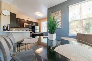 Dining - Saints 2BDRM King Suite | Deluxe Living Cali (Santa Clarita)