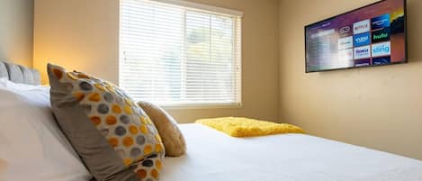 4 bedrooms, desk, iron/ironing board, travel cot