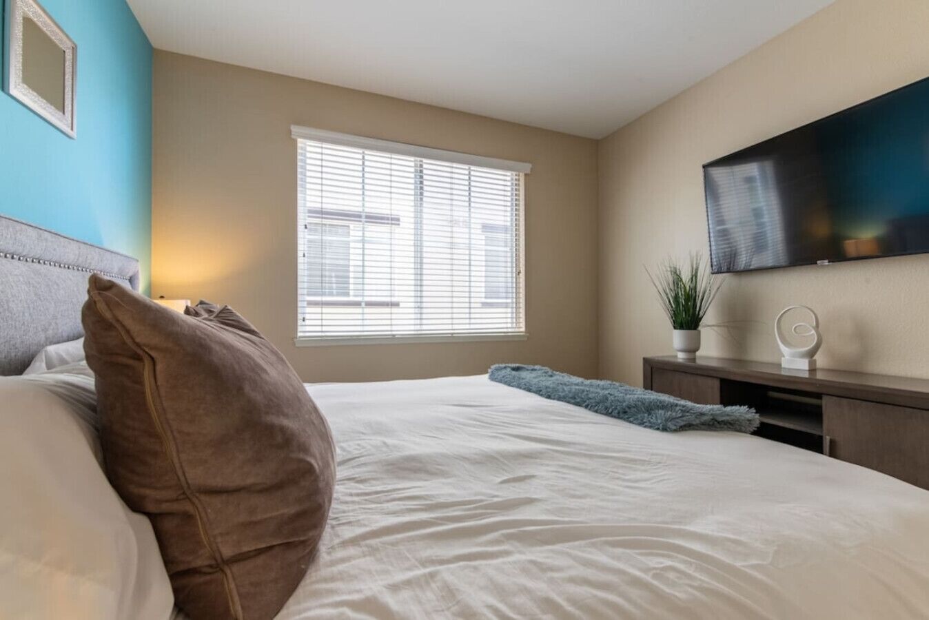 5 bedrooms, iron/ironing board, travel crib, free WiFi