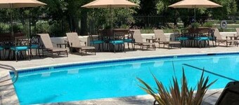 Sky Luxury 2BDRM Suite | Deluxe Living Cali