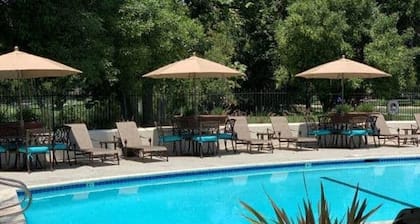 Sky Luxury 2BDRM Suite | Deluxe Living Cali