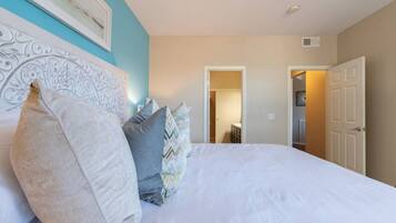 5 habitaciones, tabla de planchar con plancha y cuna de viaje