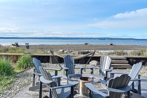 Property grounds - Coastal PNW Home on Swimmable Beach w/ Hot Tub! (Stanwood)