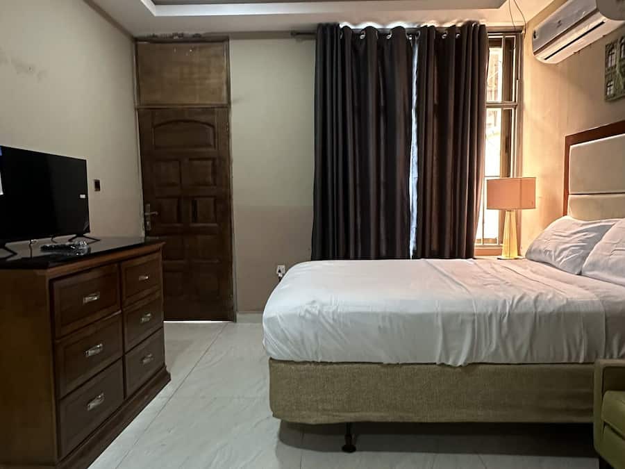 Standard Room | Desk, laptop workspace, iron/ironing board, free WiFi