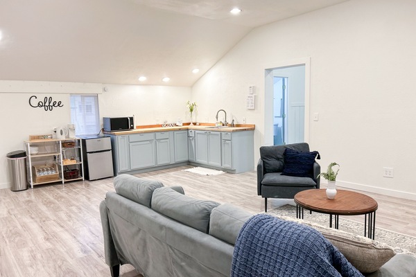 TV connectée, lecteur de DVD, livres