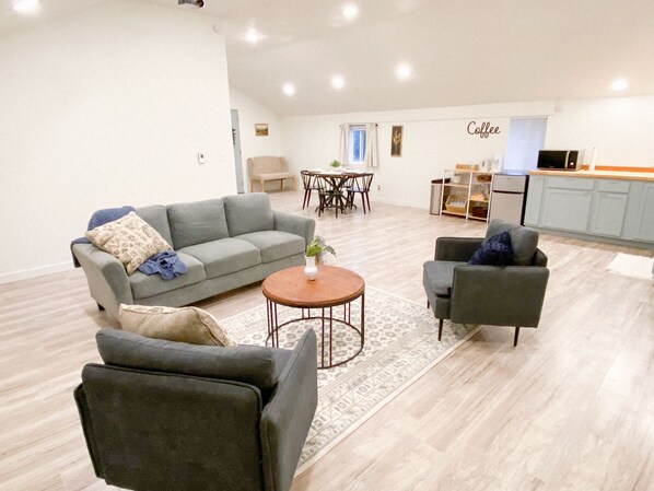 智能電視、DVD 播放機、書籍