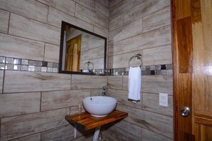 Maison Confort, 2 chambres | Salle de bain | Douche, articles de toilette gratuits, sĂšche-cheveux