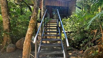 Romantic Tree House | Exterior