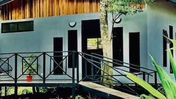 Superior Studio, 1 Queen Bed | Terrace/patio