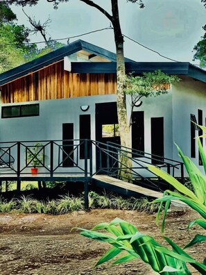 Superior Studio, 1 Queen Bed | Terrace/patio - Cabañas Roca Verde Monteverde (Monteverde)