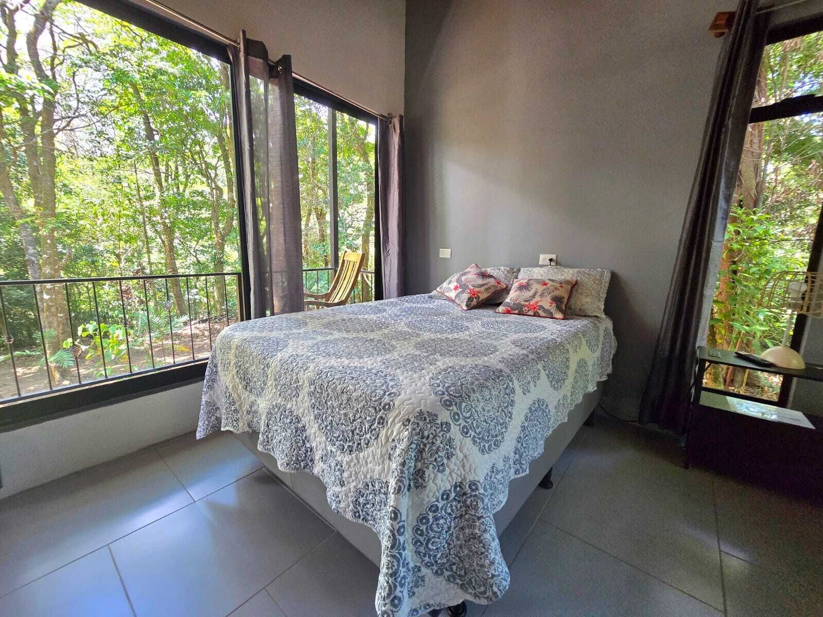 Estudio estándar | Decoración personalizada, muebles diferentes y wifi gratis 