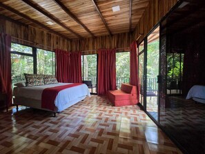 Casa de árbol romántica | Decoración personalizada, muebles diferentes y wifi gratis 