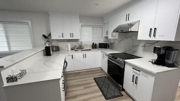 Fridge, stovetop, dishwasher, toaster