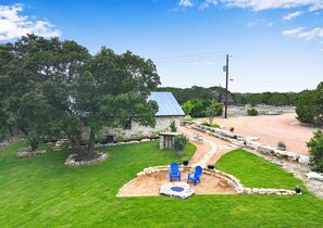 المنطقة المحيطة بالمنشأة