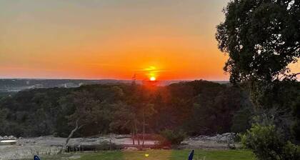 Hill Country views, beautiful sunsets, private, and natural wildlife.