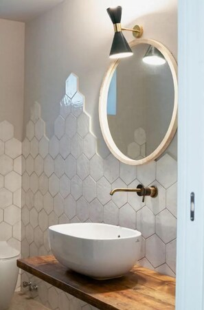 Dusche, Handtücher, Seife, Toilettenpapier