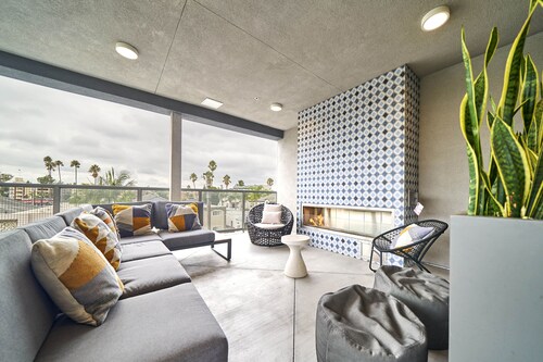 Luxury 2BD 2BA, BRAND NEW/PETS/CLOSE TO EVERYTHING/BOHO+COZY VIBES