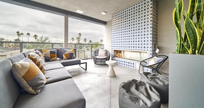 Luxury 2BD 2BA, BRAND NEW/PETS/CLOSE TO EVERYTHING/BOHO+COZY VIBES