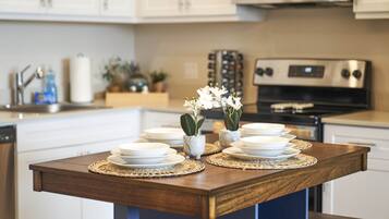 KylskÄp, mikrovÄgsugn, ugn och spishÀll