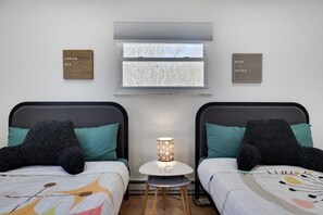 4 Schlafzimmer, Schreibtisch, Bügeleisen/Bügelbrett, Reisekinderbett