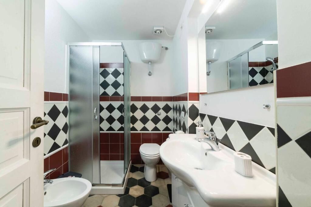 Doccia, asciugacapelli, bidet, asciugamani