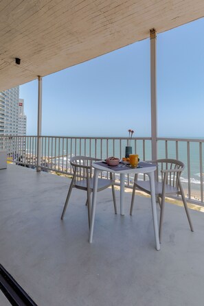 Smart TV de 43 pulgadas con canales digitales y Netflix 