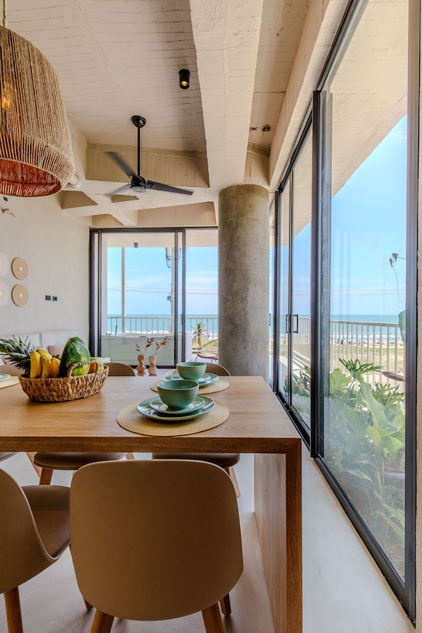 디지털 채널 시청이 가능한 43인치 스마트 TV, 넷플릭스, 스트리밍 서비스