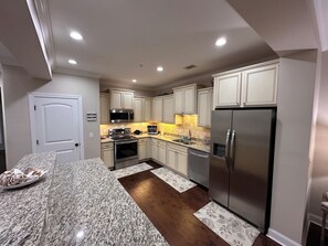 Fridge, microwave, oven, stovetop - Cozy Island getaway, minutes to the beach. Excellent Location  (St. Simons Island)
