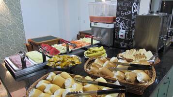 Desayuno continental gratuito y diario