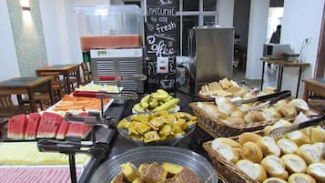 Desayuno continental gratuito y diario