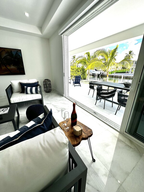 Smart TV - Port Antigua NEW Luxury one bedroom/2 bath apt with pool/spa/steam in Islamorada (Islamorada)
