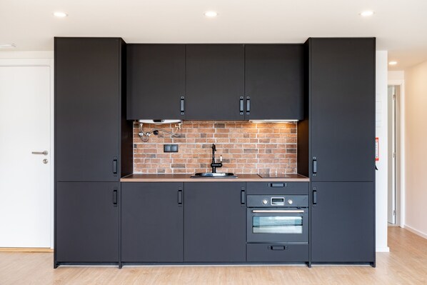 Fridge, microwave, oven, stovetop - VIVA Serralves Vintage House 1 (Porto)