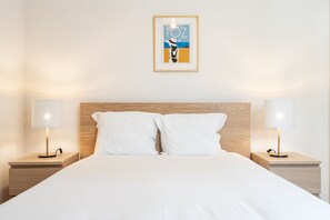 1 dormitorio, tabla de planchar con plancha, Internet y ropa de cama