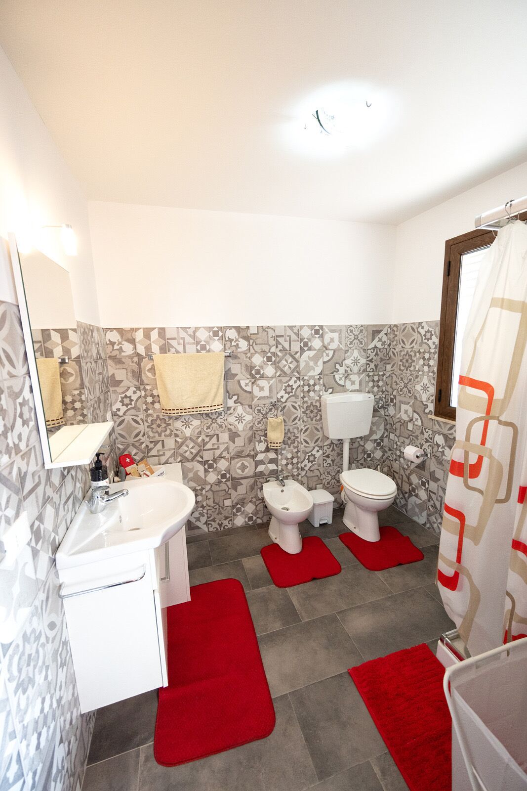 Doccia, asciugacapelli, bidet, asciugamani