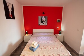 1 غرفة نوم ومكواة/لوح كي وواي فاي وملاءات أسرّة