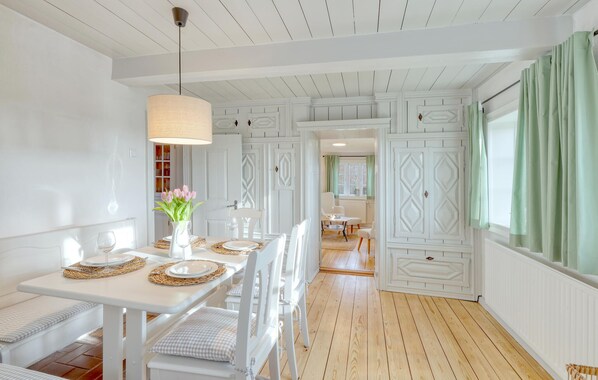 Dining - Nice home in Emmelsbüll Horsbüll (Emmelsbüll Horsbüll)