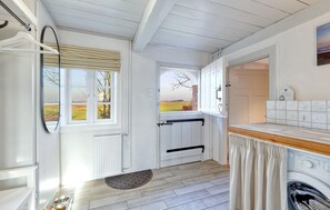 Interior - Nice home in Emmelsbüll Horsbüll (Emmelsbüll Horsbüll)