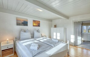 3 bedrooms, travel crib, free WiFi, bed sheets - Nice home in Emmelsbüll Horsbüll (Emmelsbüll Horsbüll)