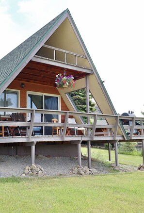 Exterior - Moose Cabin - Mountain Views, Hear Rushing River, Private, Pet Friendly (Fishtail)