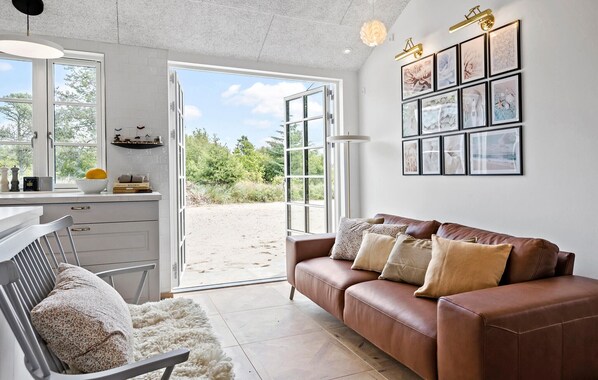 Smart TV, fireplace, table football, ping pong - Lovely home in Rømø with sauna (Rømø)