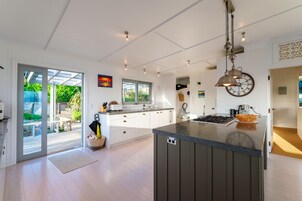 华丽独立别墅 | 私人厨房 | 大冰箱、微波炉、烤箱、炉灶