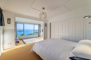 3 bedrooms, premium bedding, pillow-top beds, individually decorated - Omiha Oasis (Waiheke Island)