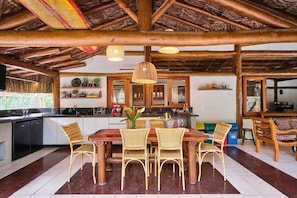 Villa | Dining - Praia de Itamambuca - Bali House (Ubatuba)