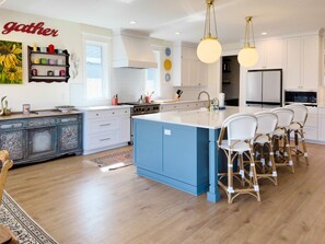 雪櫃、微波爐、焗爐、爐具