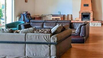 Télévision, cheminée