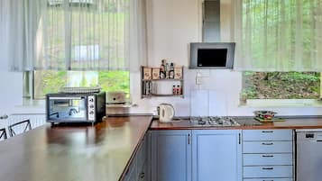 Réfrigérateur, four, plaque de cuisson, lave-vaisselle