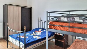 A room with a bunk bed, a wardrobe, and a radiator. - 4 bedroom beautiful home in Suleczyno (Suleczyno)