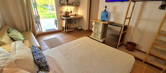 Encantador Apartamento con Jardín y Terraza