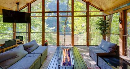 Riverfront West Virginia Cabin w/ Screened-In Deck
